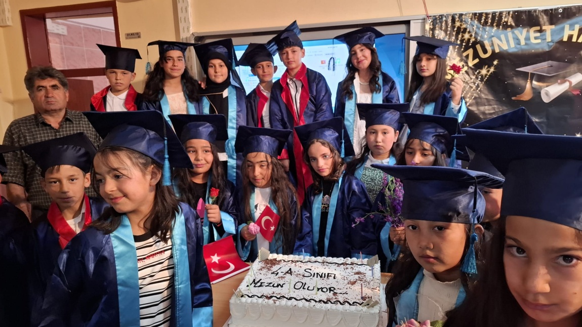 4/A SINIFI MEZUNİYET GÖSTERİSİ